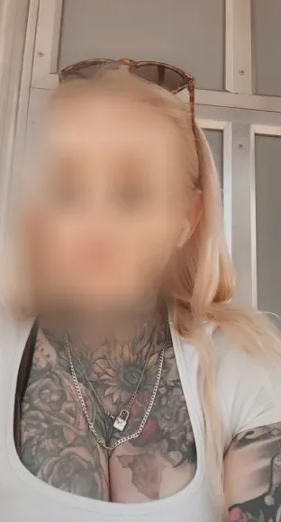 Büsra, 37