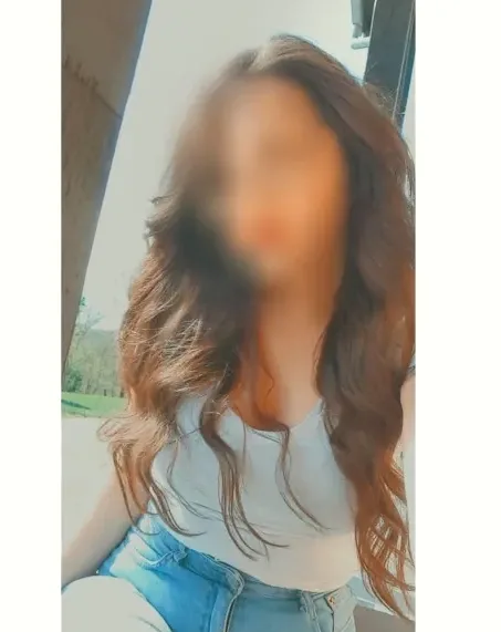 Christina, 24