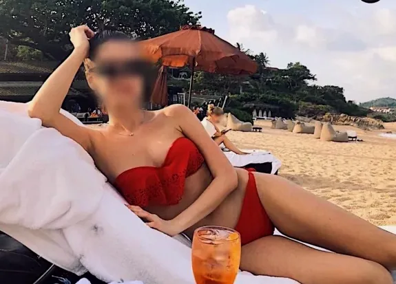 Claudia, 35