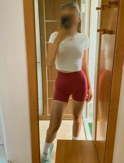 Denise, 27