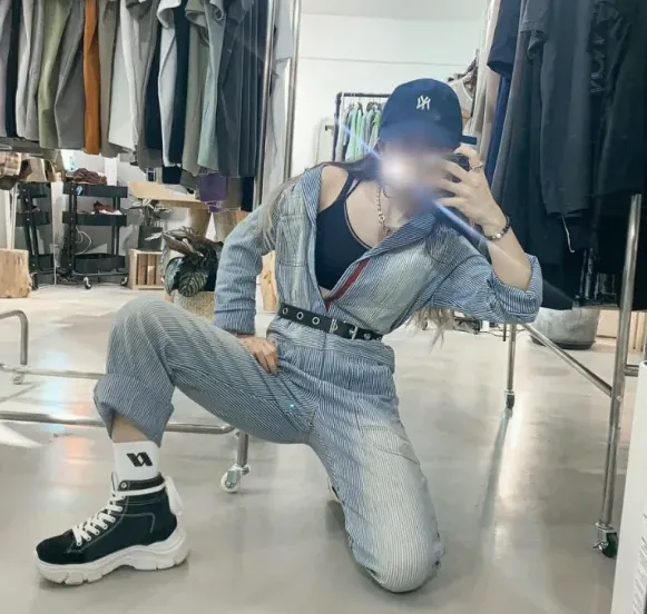 Helena, 28