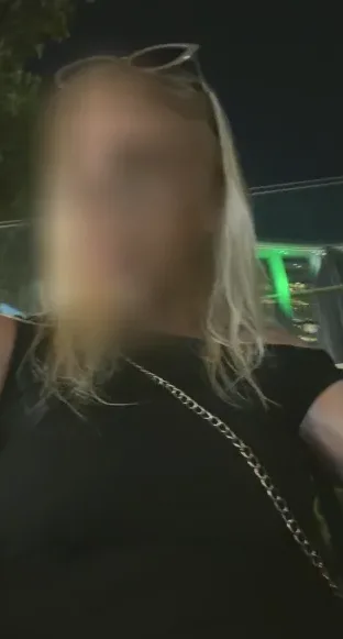 Julia, 18