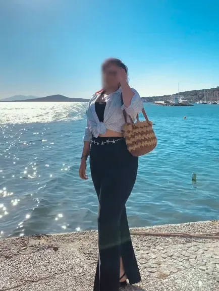 Laura, 26