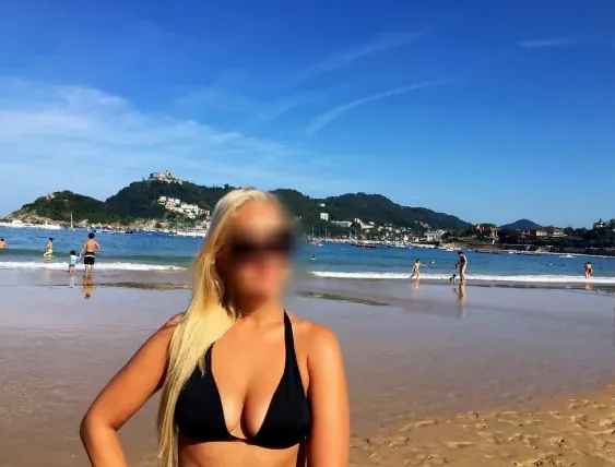 Melina, 35