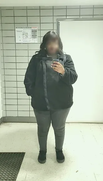 Mia, 35