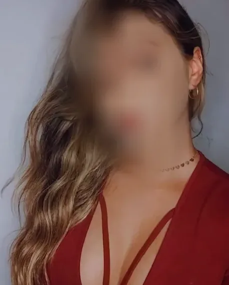 Nadine, 23
