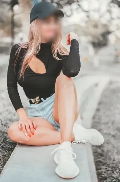 Pia, 28