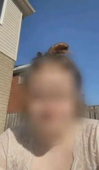 Pia, 37