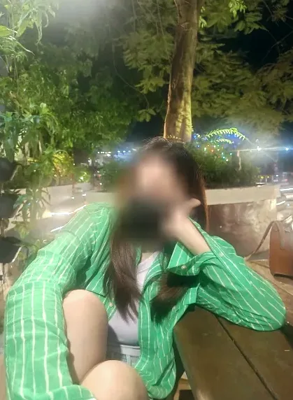 Zeynep, 28